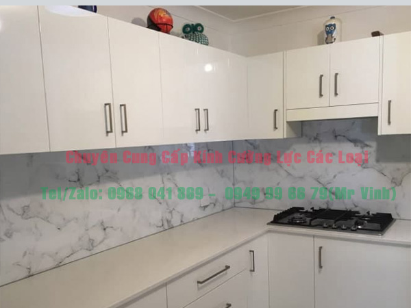 báo giá kính ốp bếp vân đá