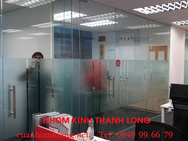 sua-cua-kinh-van-phong