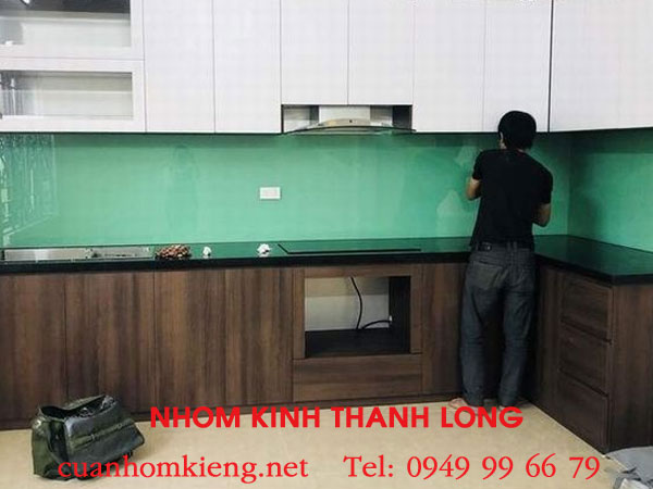 gia-kinh-op-bep-mau-xanh-ngoc