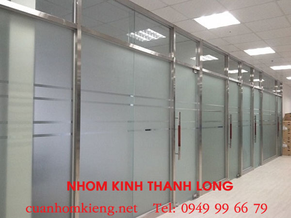 vach-ngan-nhom-kinh-mo