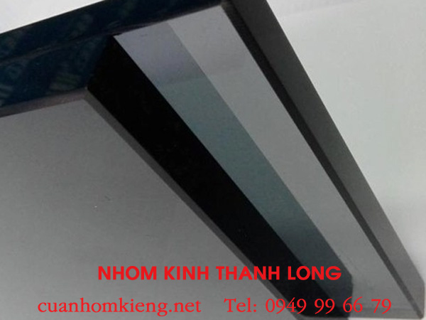 kinh-cuong-luc-8-ly-gia-bao-nhieu
